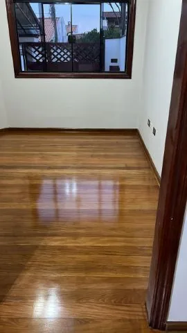 Trabalho de restauração de piso de madeira — Raspadora Taco Brilho Caçapava