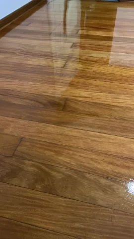 Trabalho de restauração de piso de madeira — Raspadora Taco Brilho Caçapava