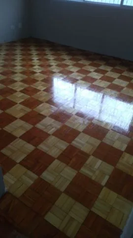 Trabalho de restauração de piso de madeira — Raspadora Taco Brilho Caçapava