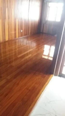 Trabalho de restauração de piso de madeira — Raspadora Taco Brilho Caçapava