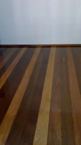 Trabalho de restauração de piso de madeira — Raspadora Taco Brilho Caçapava